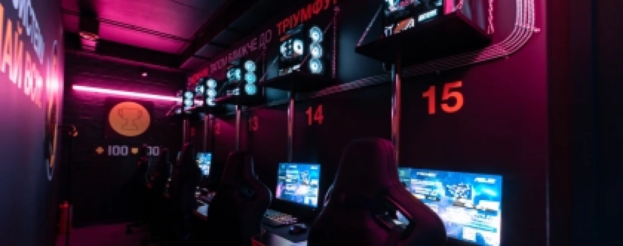Komputerowy klub „pod klucz” od Movecenter: sprzęt, montaż i wsparcie
