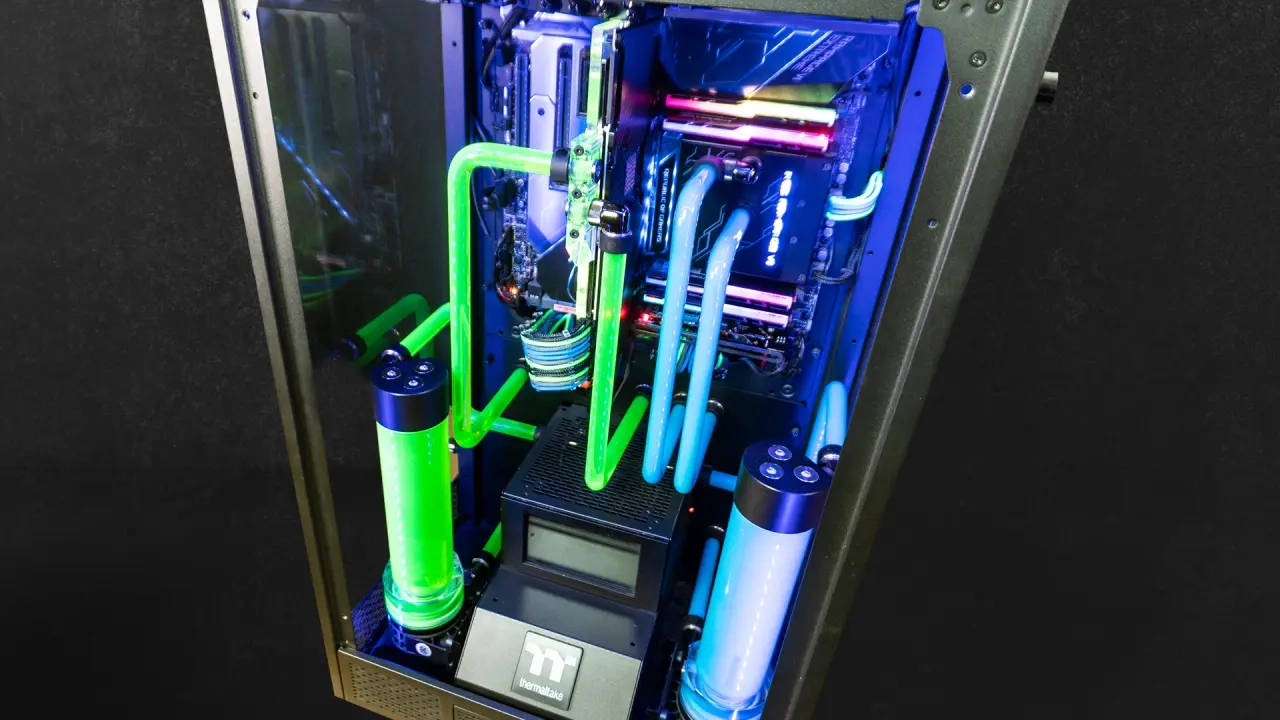 PC Movecenter Thermaltake The Tower 900